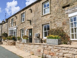 Exterior - Keartons - Buttertubs (Richmond)