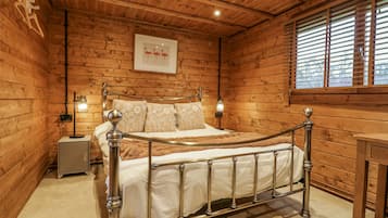 Cottage | 2 bedrooms, individually decorated, individually furnished, free WiFi