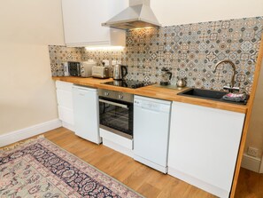 Réfrigérateur, lave-vaisselle, bouilloire électrique