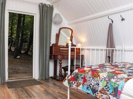 1 habitación, decoración personalizada y muebles diferentes 