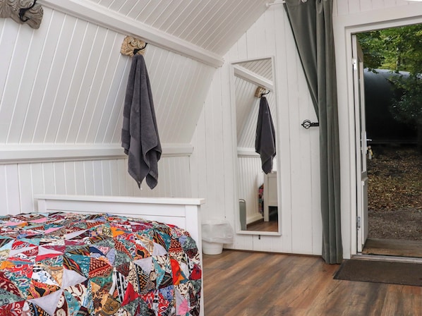 1 sovrum, individuell inredning och unika möbler