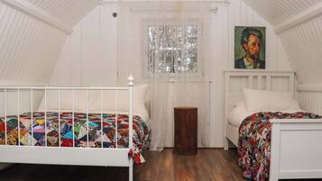 1 bedroom, individually decorated, individually furnished