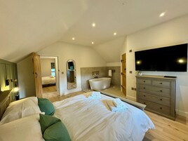 3 bedrooms, WiFi (free), individually decorated, individually furnished