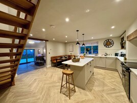 Fridge, dishwasher, cookware/dishes/utensils