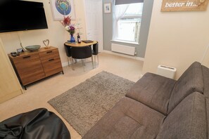 Living area - 5 Lyonesse Apartments (St Ives)