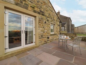 Outdoor dining - Sheepfold Cottage (Skipton)