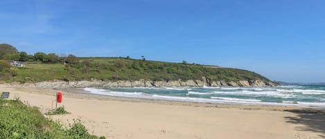 鄰近海灘
