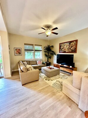 Smart TV - Beautiful condo in The Fairways at Mauna Lani resort with Beach Club access. (Kamuela)