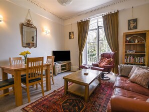 Living area - Flat 2, St Agnes House (Lyme Regis)