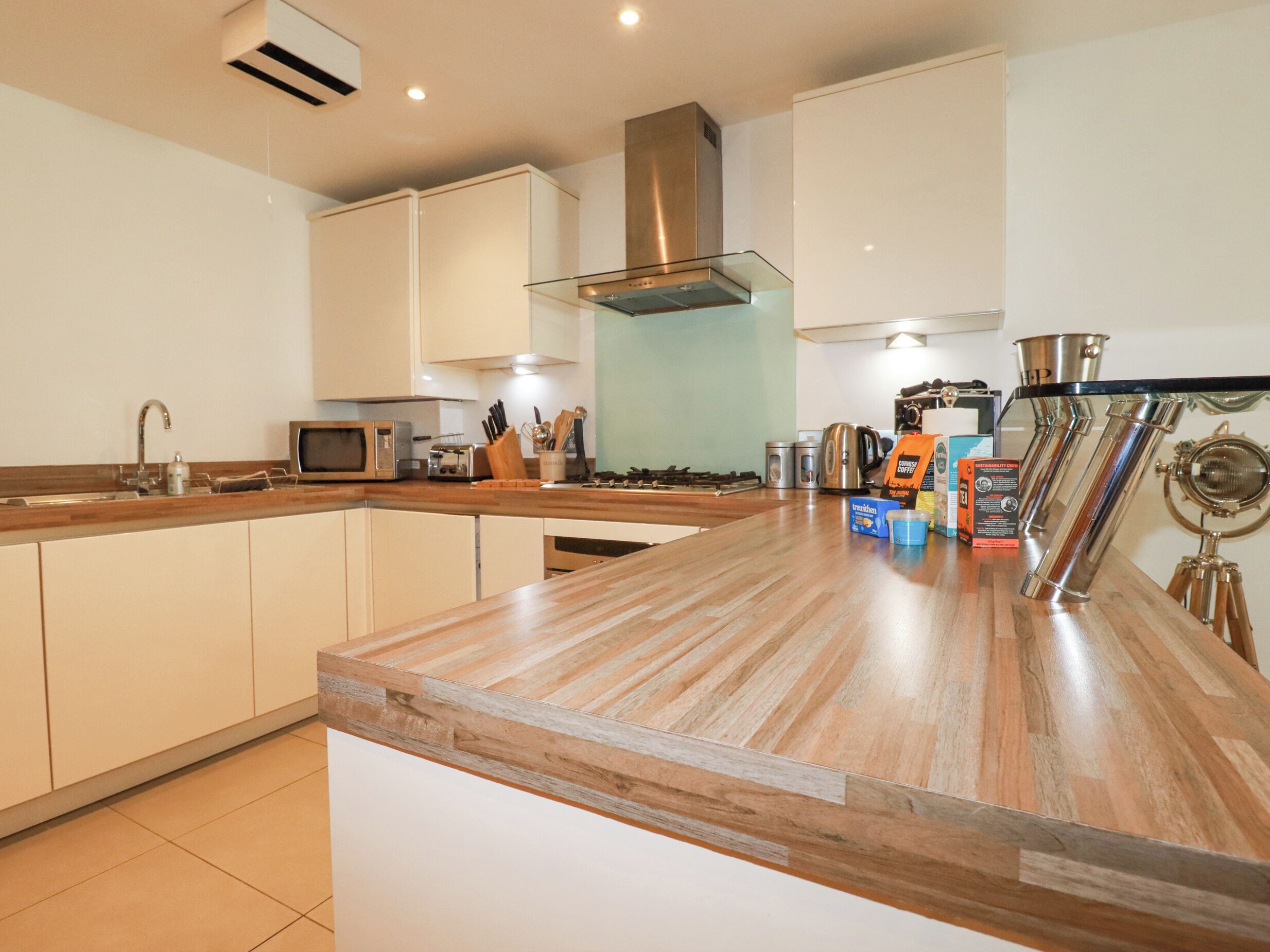 Fridge, dishwasher, cookware/dishes/utensils