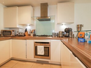 Fridge, dishwasher, cookware/dishes/utensils