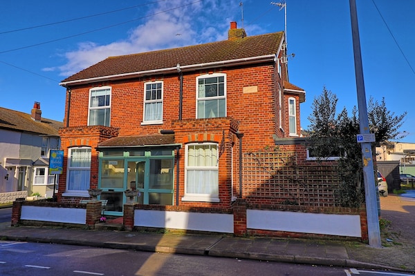 Walton Beach Holiday Lets - Frinton-on-Sea