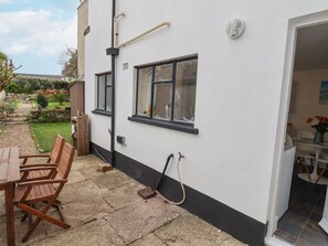 Outdoor dining - Flat 1, St Agnes House (Lyme Regis)