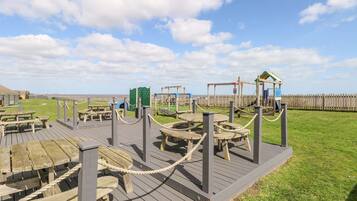 รับประทานอาหารกลางแจ้ง