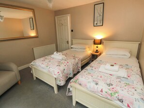 2 habitaciones, decoración personalizada y muebles diferentes 