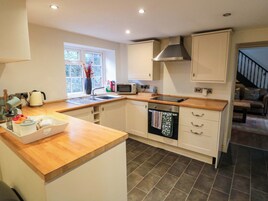 冰箱、电热水壶、烤面包机、厨具/餐具