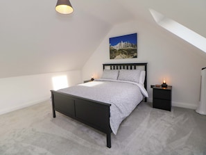 5 bedrooms, individually decorated, individually furnished, free WiFi