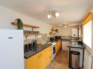 Fridge, dishwasher, electric kettle, toaster - Coastal Cottage (Saltburn-by-the-Sea)
