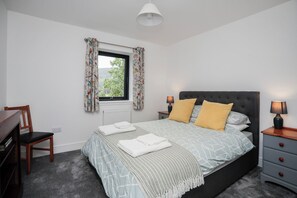 3 quartos, individualmente decorados, individualmente mobiliados