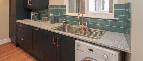 Oppvaskmaskin og kjøkkenutstyr