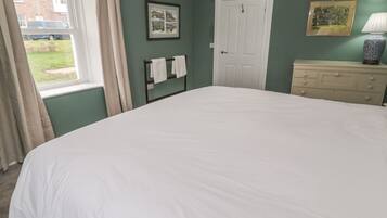 2 bedrooms, individually decorated, individually furnished, free WiFi