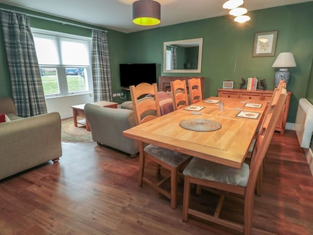 Dining. Salmon Cottage