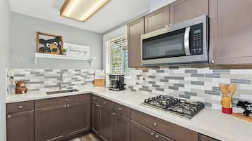 Signature-Ferienhütte, 2 Schlafzimmer, Küche, Bergblick | Eigene Küche