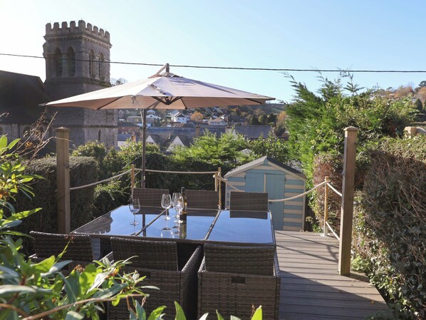 Outdoor dining - Barley Cottage (Seaton)