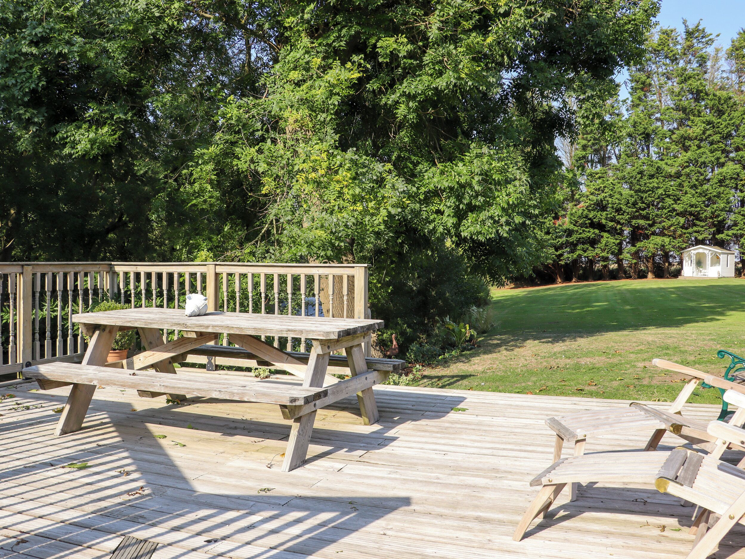 屋外ダイニングエリア