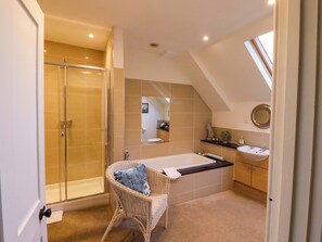 Shower - Goss Hall (Canterbury)
