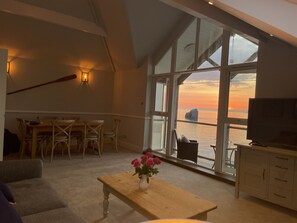 Cottage | Living area - 12 Thurlestone Rock (Kingsbridge)