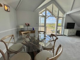 Cottage | Dining