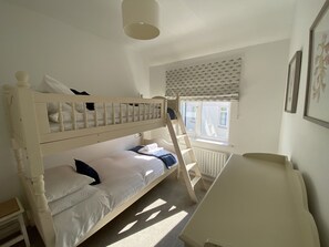 Cottage | 3 bedrooms, individually decorated, individually furnished, free WiFi - 12 Thurlestone Rock (Kingsbridge)