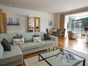 Living area - 22 Dart Marina (Dartmouth)