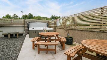 Cottage | Outdoor dining