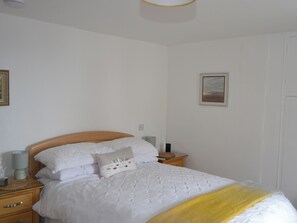 Cottage | 2 bedrooms, individually decorated, individually furnished, free WiFi