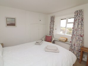 2 makuuhuonetta, yksilöllisesti sisustettu, yksilöllisesti kalustettu