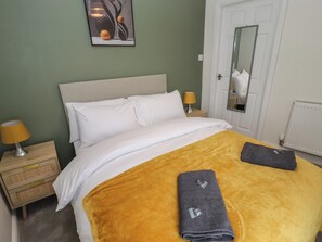 1 bedroom, individually decorated, individually furnished, free WiFi - Room 8 Loft Suite Third Floor (Blackpool)