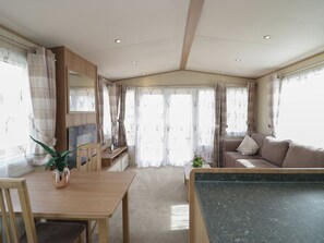 Interior - Elm (Denny)