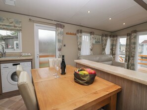 Cottage | Dining