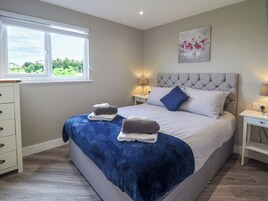 2 bedrooms, individually decorated, individually furnished, free WiFi