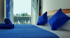 1 bedroom, WiFi, bed sheets - SEA FRONT HOTEL IN CERRANO MARINE PARK (Pineto)