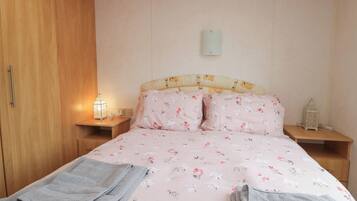 Cottage | 2 bedrooms, individually decorated, individually furnished
