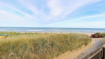 Una playa cerca