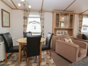 Cottage | Dining