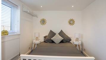 1 quarto, individualmente decorados, individualmente mobiliados