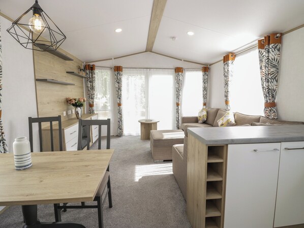 Interior - Oak (Denny)