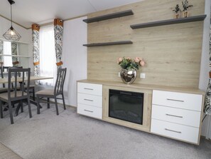 Dining - Oak (Denny)