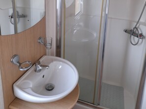 Cottage | Bathroom