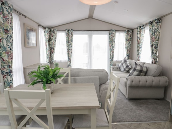 Cottage | Living area - Yew (Denny)